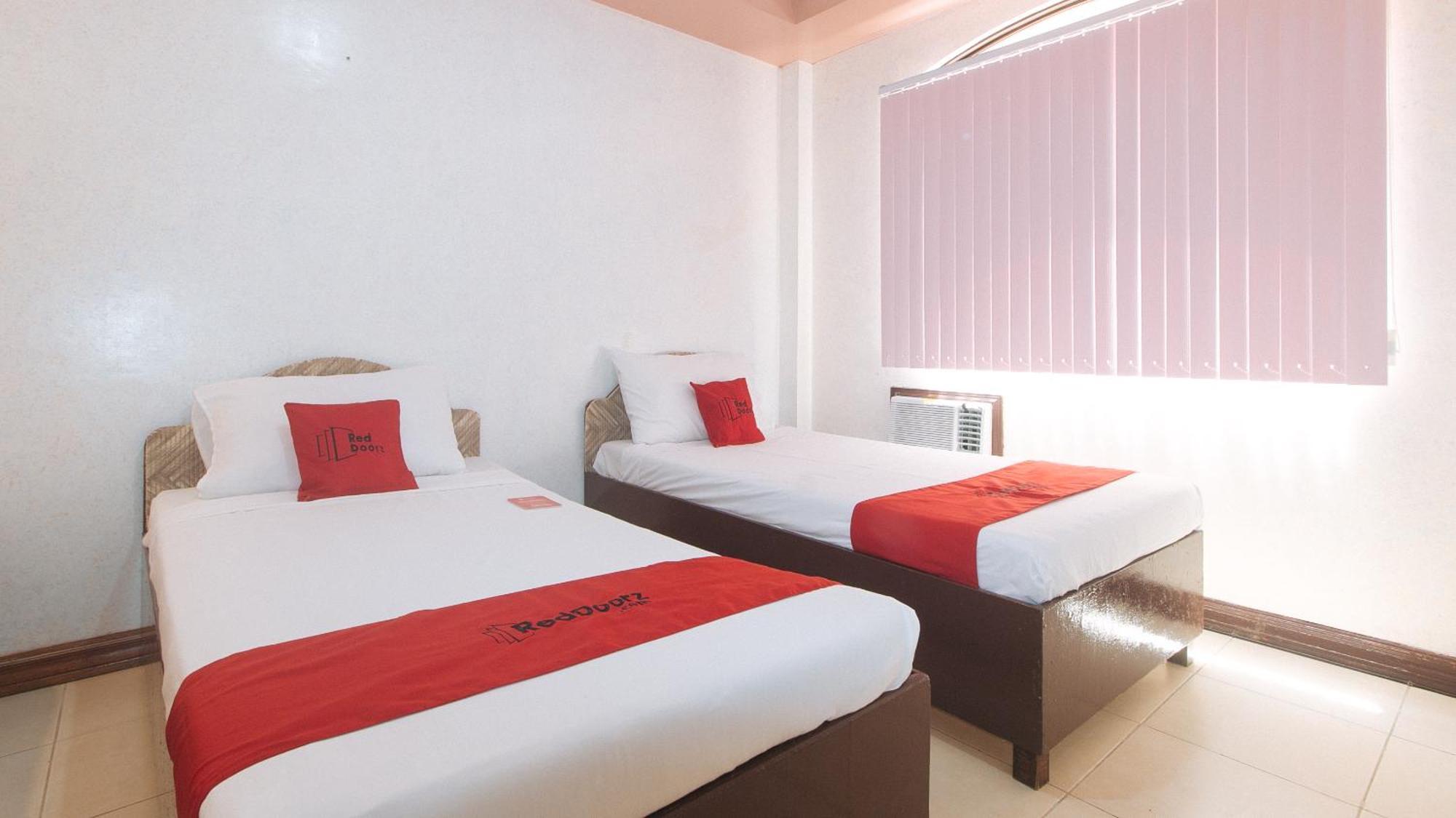 Reddoorz At Coco Grove Tourist Inn Đảo Đảo Panglao Ngoại thất bức ảnh