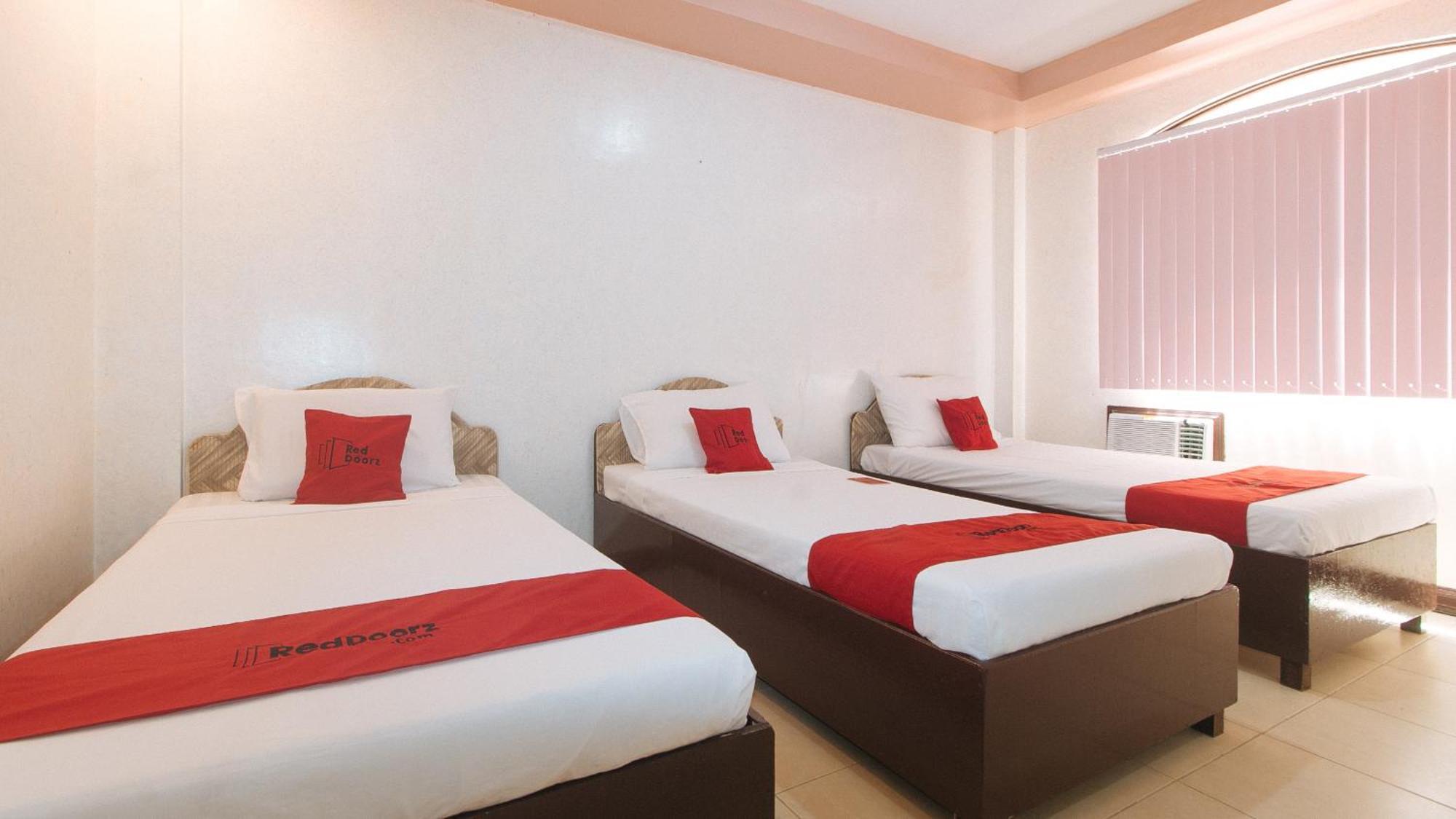 Reddoorz At Coco Grove Tourist Inn Đảo Đảo Panglao Ngoại thất bức ảnh