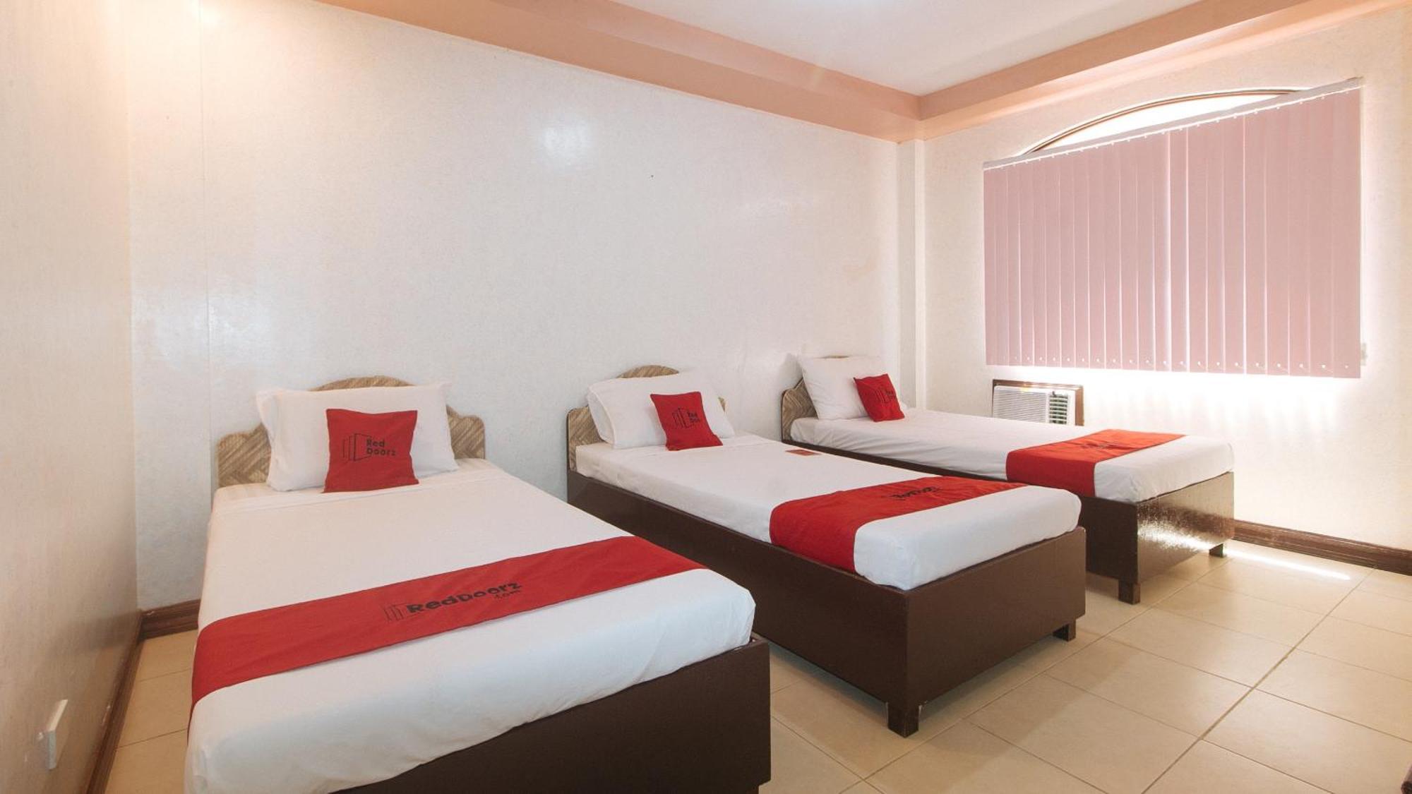 Reddoorz At Coco Grove Tourist Inn Đảo Đảo Panglao Ngoại thất bức ảnh