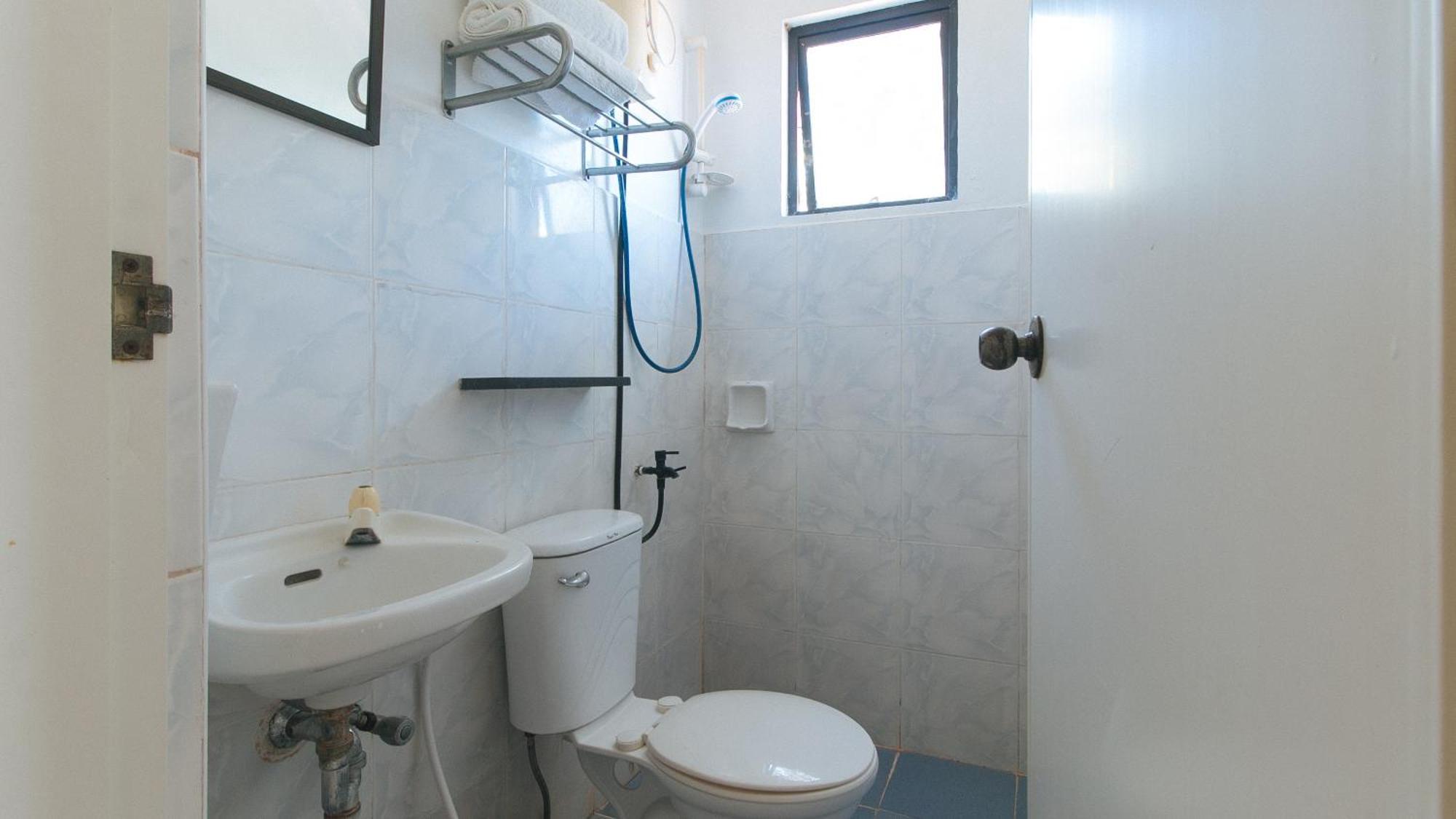 Reddoorz At Coco Grove Tourist Inn Đảo Đảo Panglao Ngoại thất bức ảnh