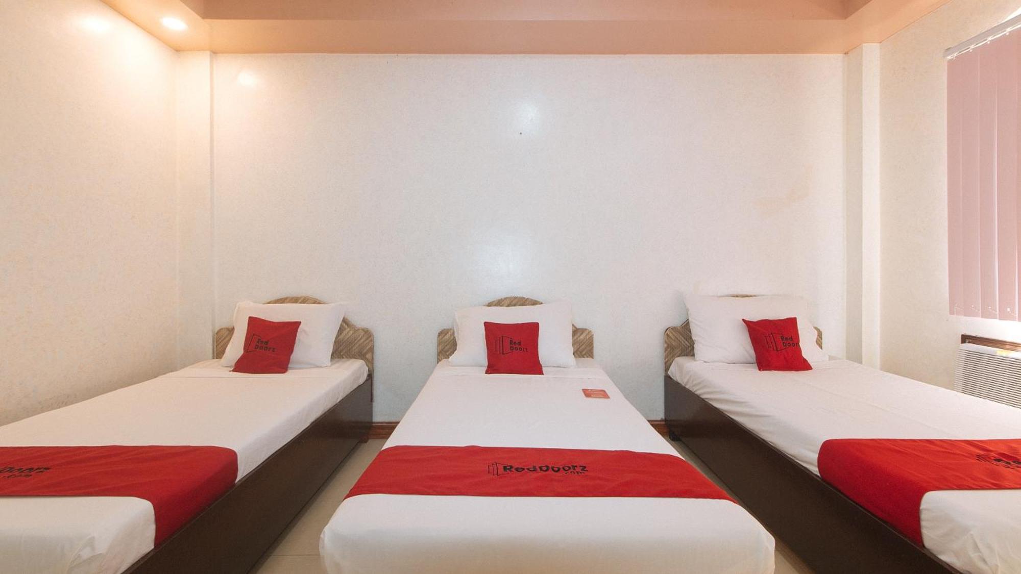 Reddoorz At Coco Grove Tourist Inn Đảo Đảo Panglao Ngoại thất bức ảnh