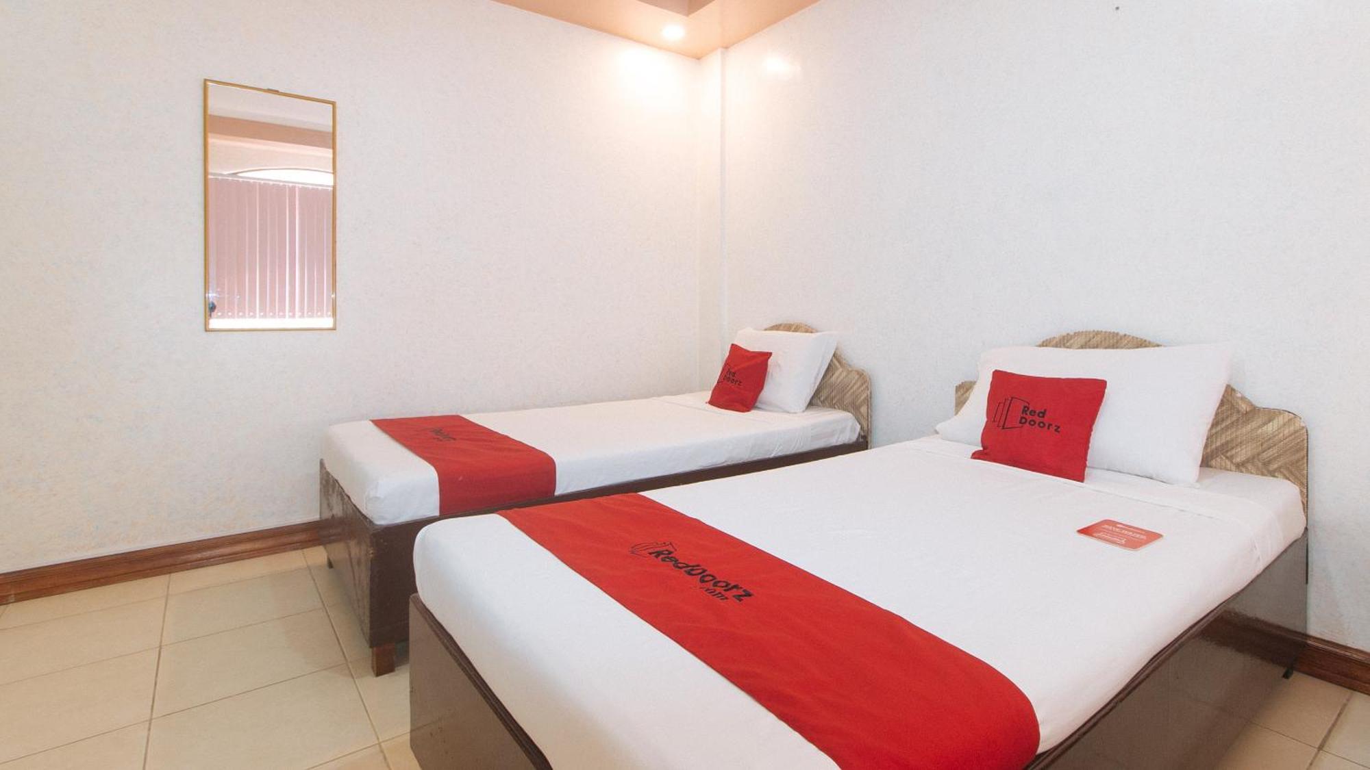Reddoorz At Coco Grove Tourist Inn Đảo Đảo Panglao Ngoại thất bức ảnh